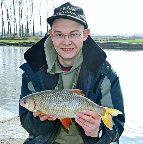 4 - Mark Wintle with a Wareham Quay roach 2-9-0 2011 DSC_5928