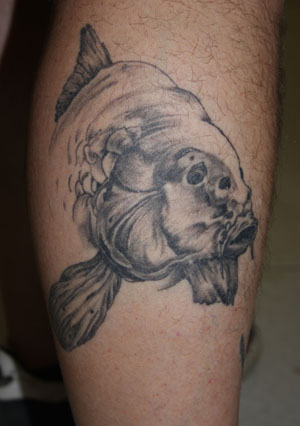 One guy we chatted with had the most amazing carp tattoo 39s on his leg but